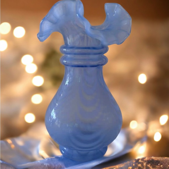 Vintage Provincial Blue Crimped Curtain Vase - Picture 2 of 10